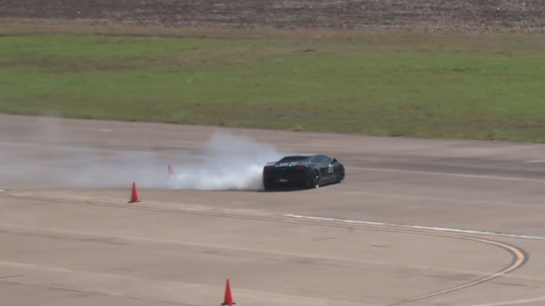 Lamborghini 2.000 ίππων «φεύγει» με 321 χλμ./ώρα!